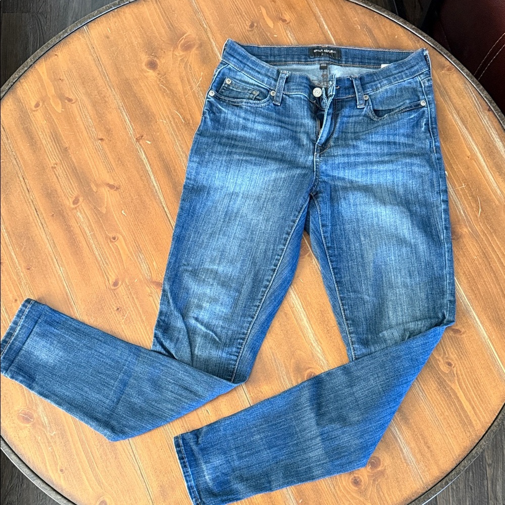 Banana Republic Women's Skinny Jeans in Medium Blue